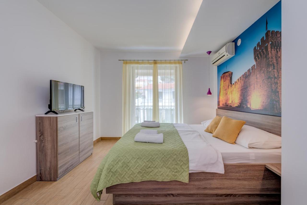 G Apartment *