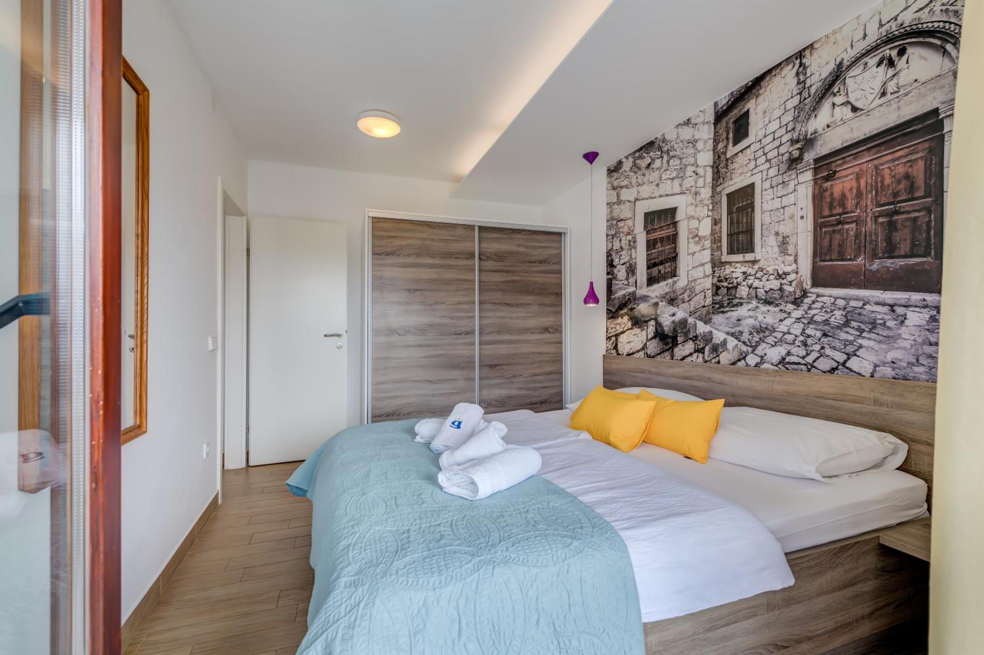 G Apartment *