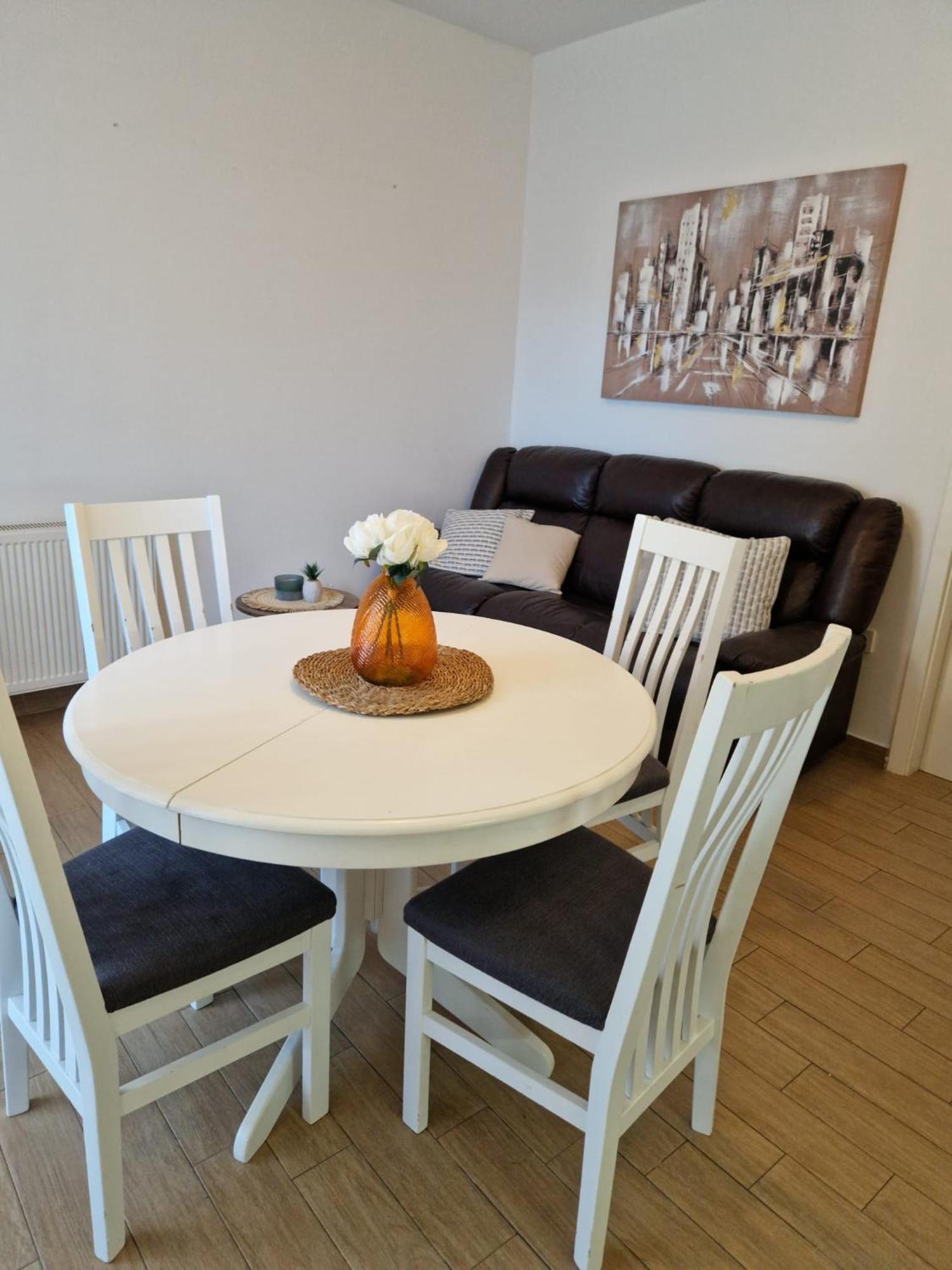 G Apartment *